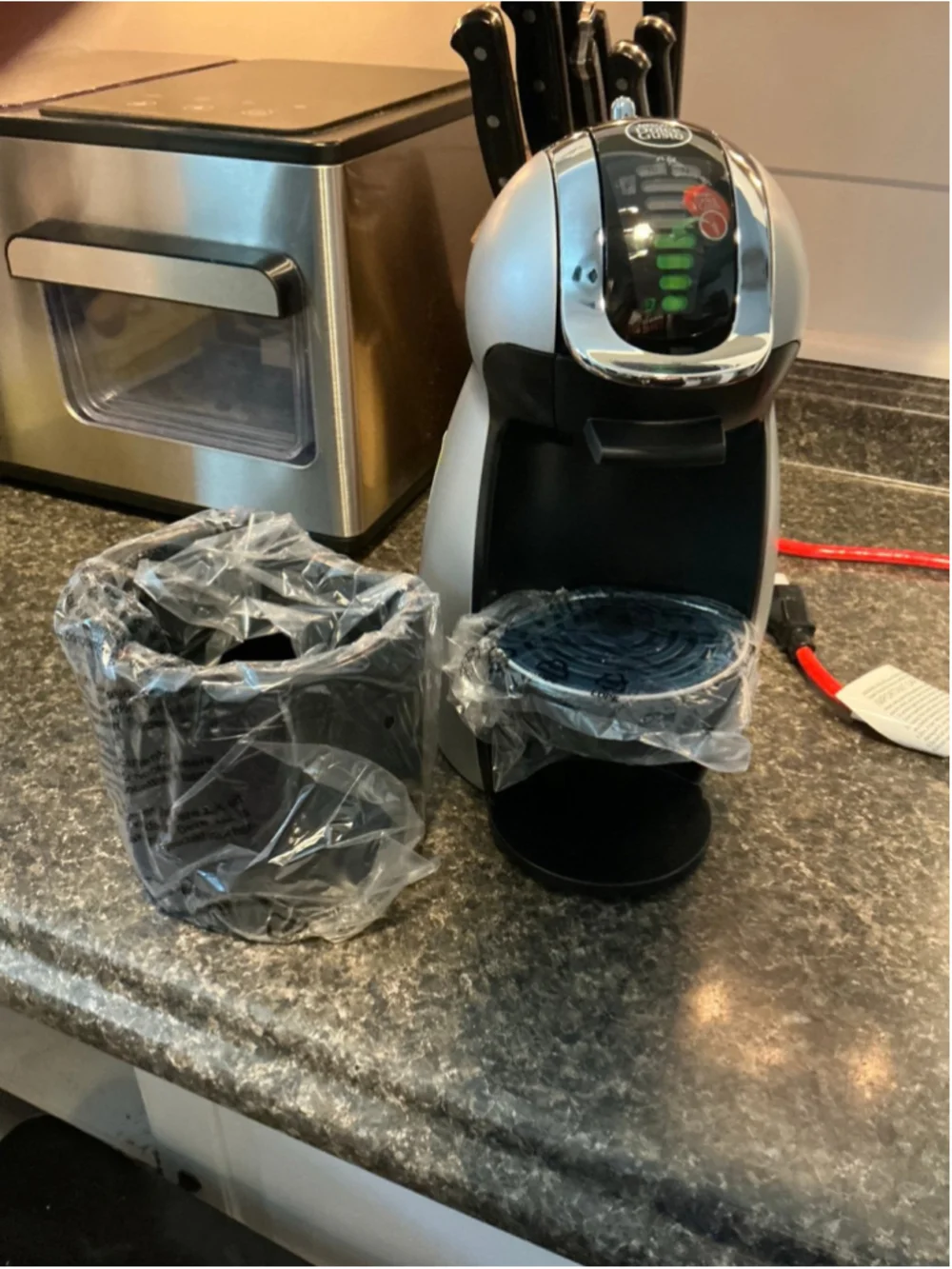 Brand NEW NESCAFÉ Dolce Gusto Coffee Machine, Genio 2 Silver